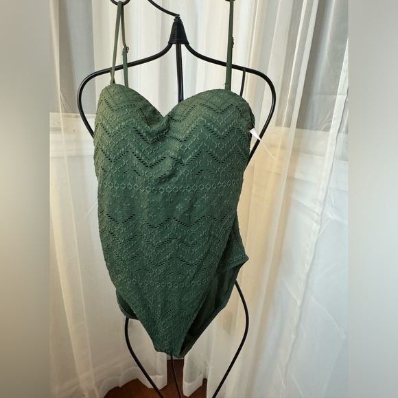 La Blanca “Saltwater Sands” one piece swim suit NWT - Picture 4 of 6